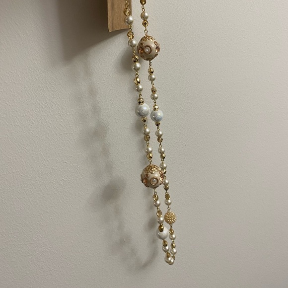 J: Pearl Necklace - Picture 9 of 10